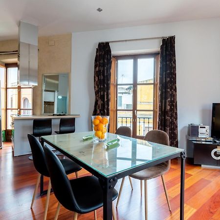 Cathedral Apartment, Upper Floor Apartment Севиля Екстериор снимка