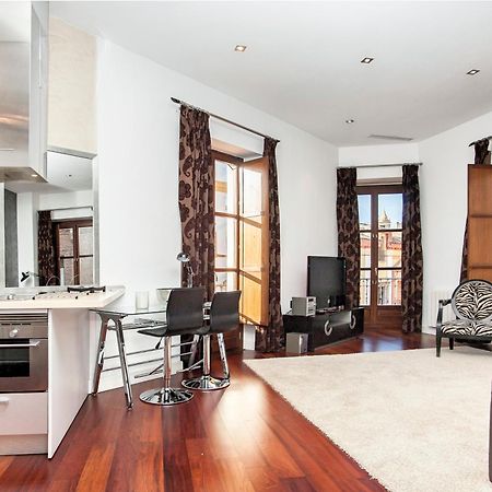 Cathedral Apartment, Upper Floor Apartment Севиля Екстериор снимка