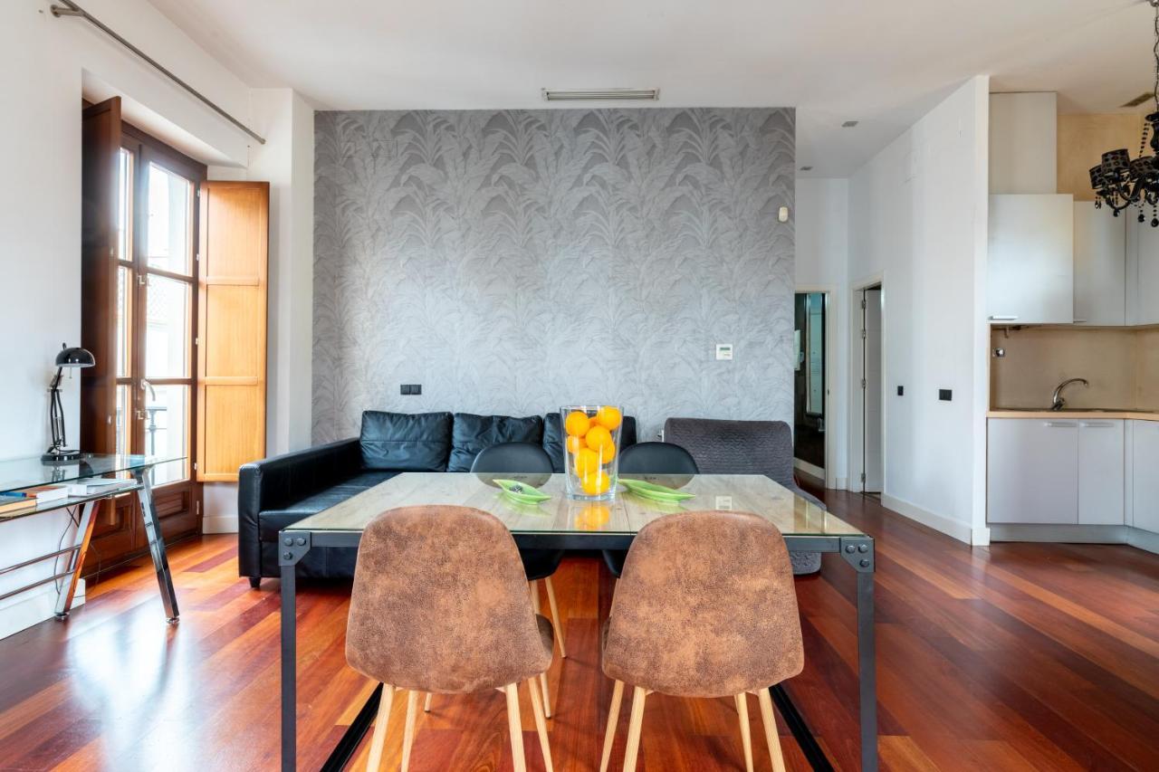 Cathedral Apartment, Upper Floor Apartment Севиля Екстериор снимка