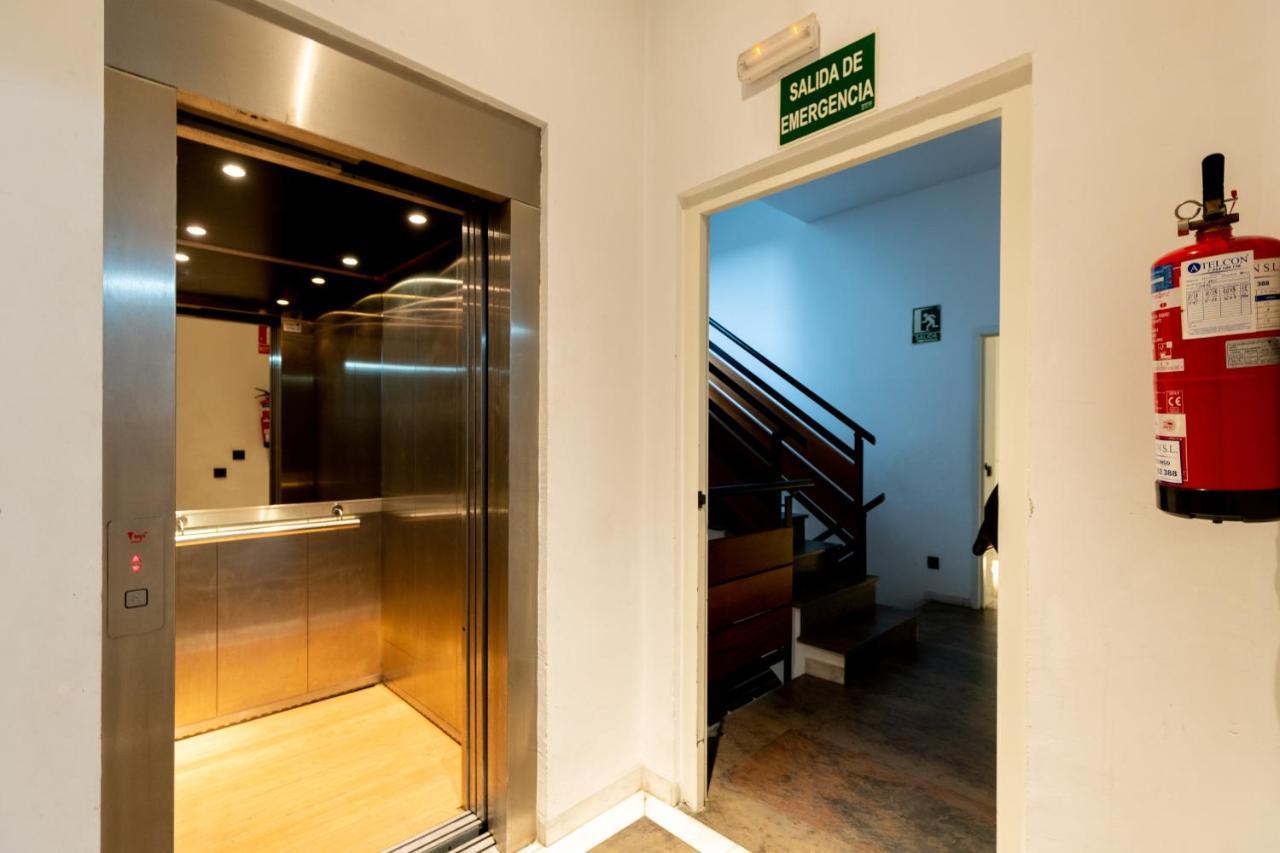 Cathedral Apartment, Upper Floor Apartment Севиля Екстериор снимка