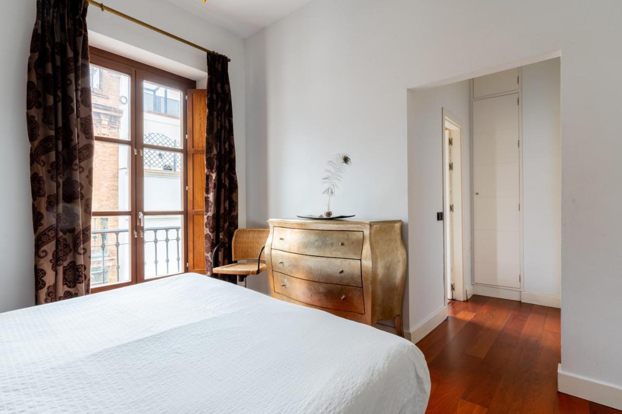 Cathedral Apartment, Upper Floor Apartment Севиля Екстериор снимка