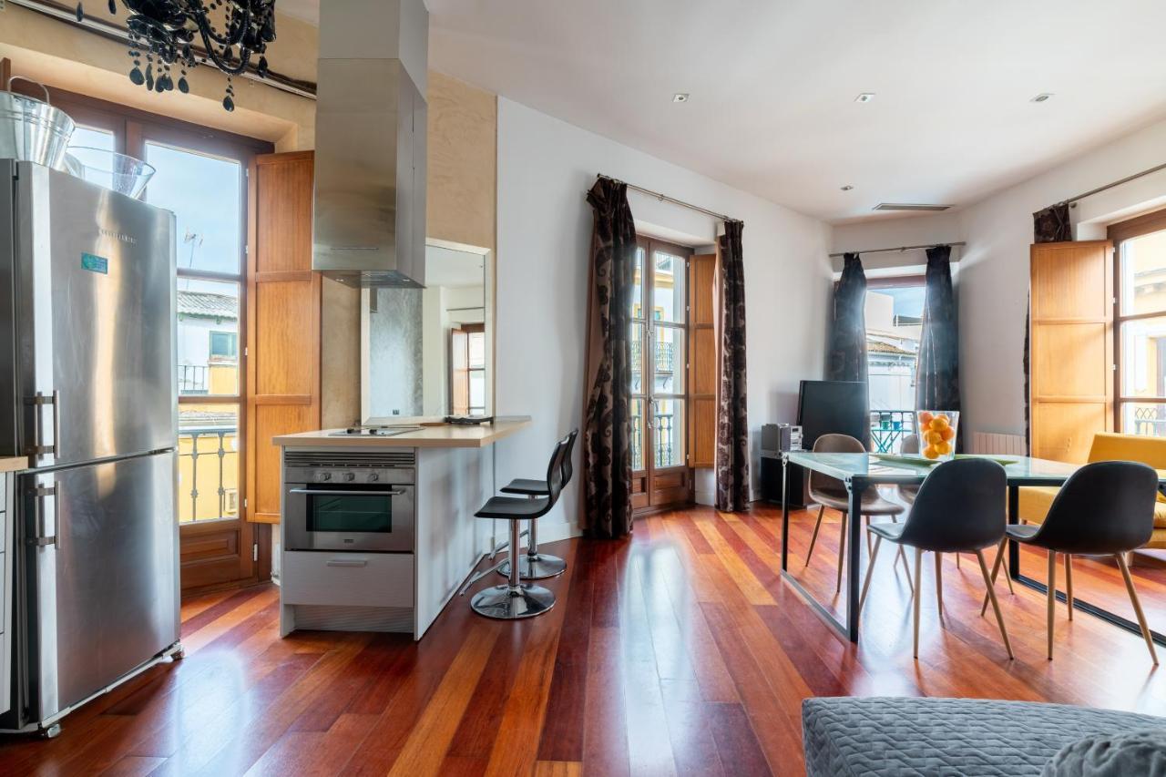 Cathedral Apartment, Upper Floor Apartment Севиля Екстериор снимка