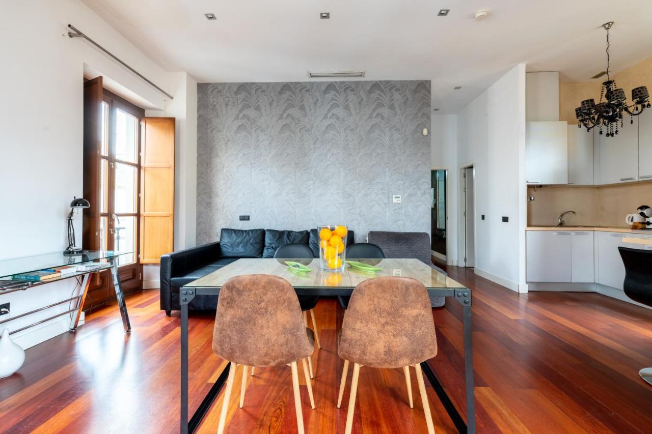 Cathedral Apartment, Upper Floor Apartment Севиля Екстериор снимка