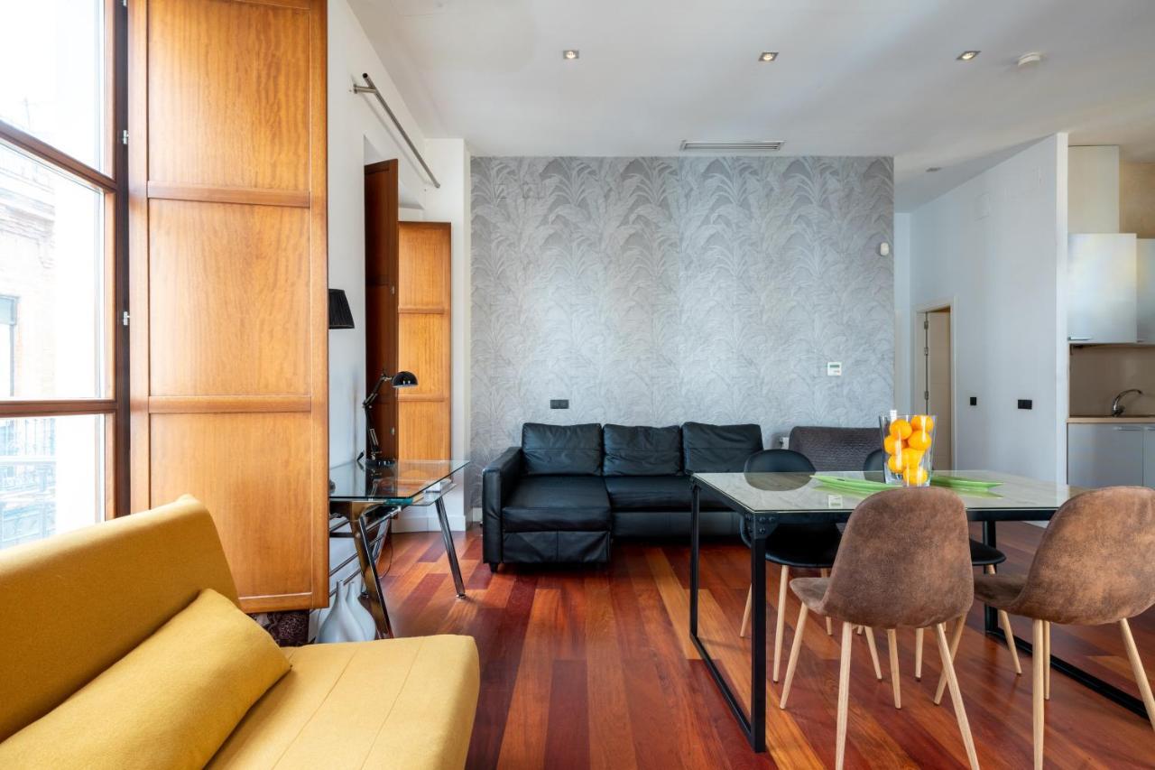 Cathedral Apartment, Upper Floor Apartment Севиля Екстериор снимка