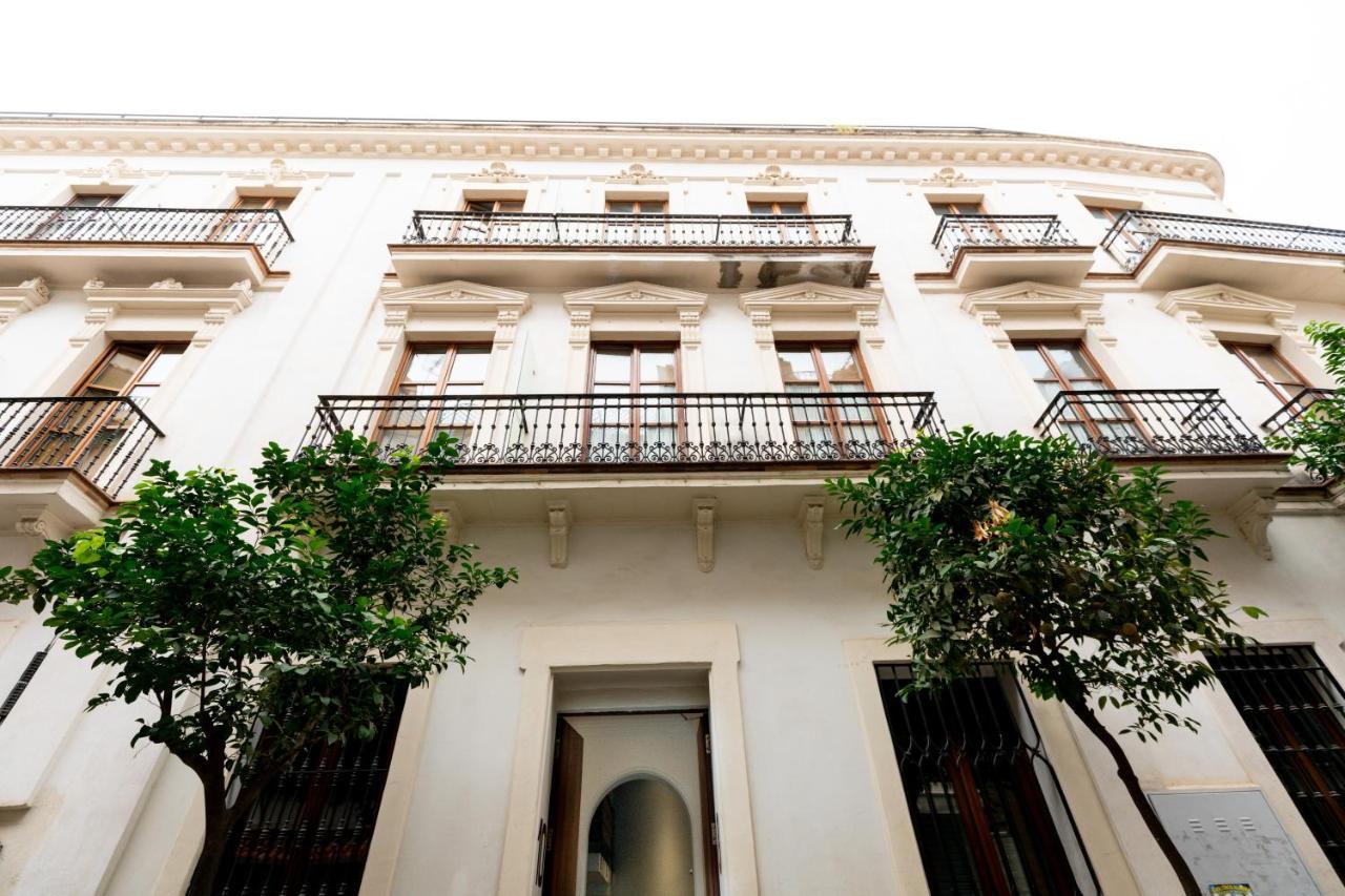 Cathedral Apartment, Upper Floor Apartment Севиля Екстериор снимка