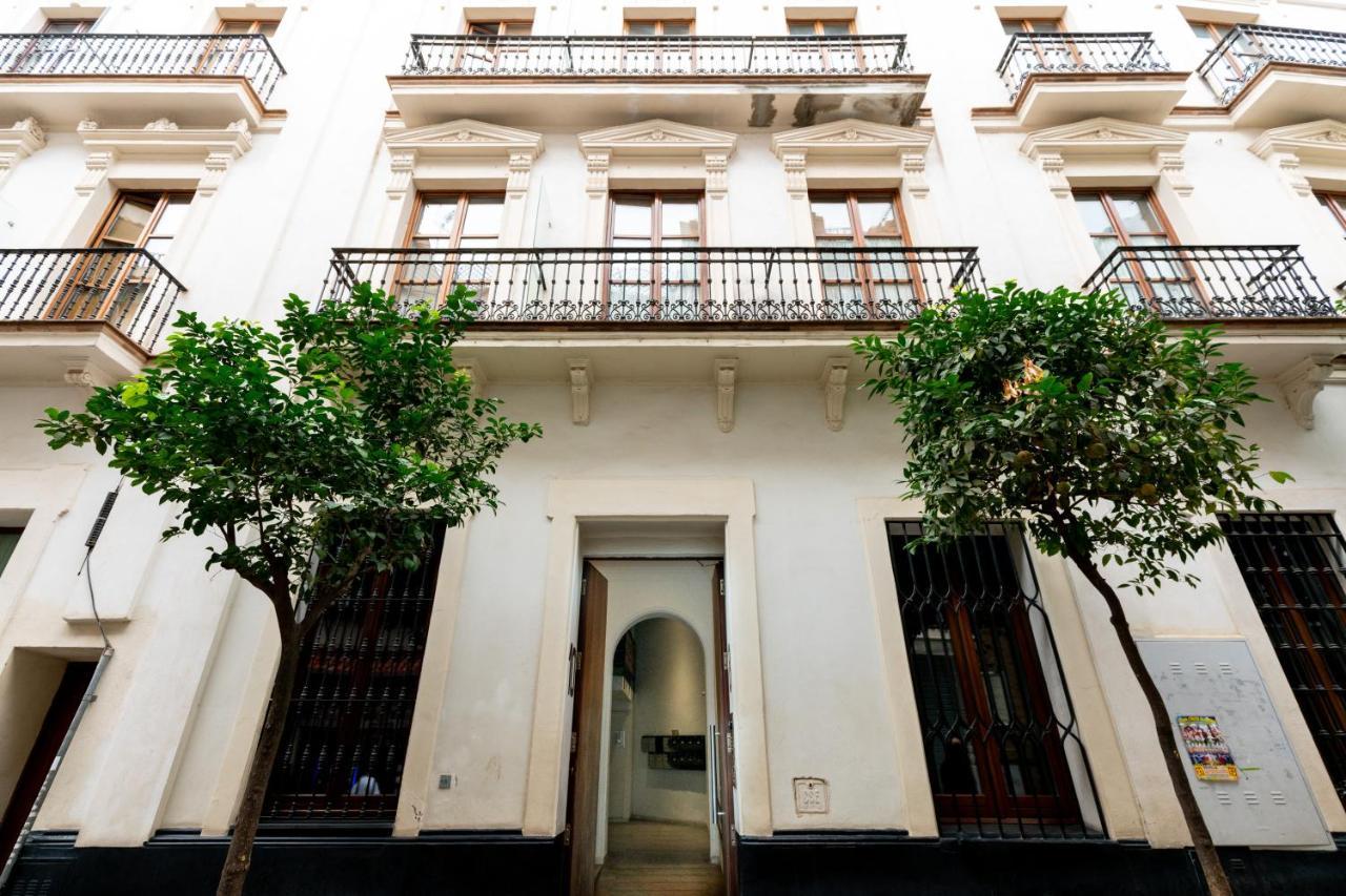 Cathedral Apartment, Upper Floor Apartment Севиля Екстериор снимка