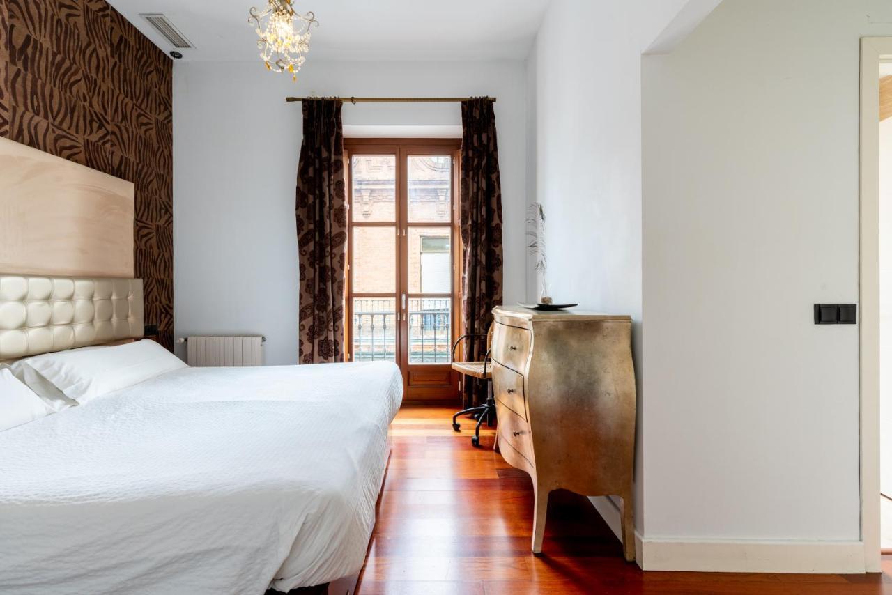 Cathedral Apartment, Upper Floor Apartment Севиля Екстериор снимка