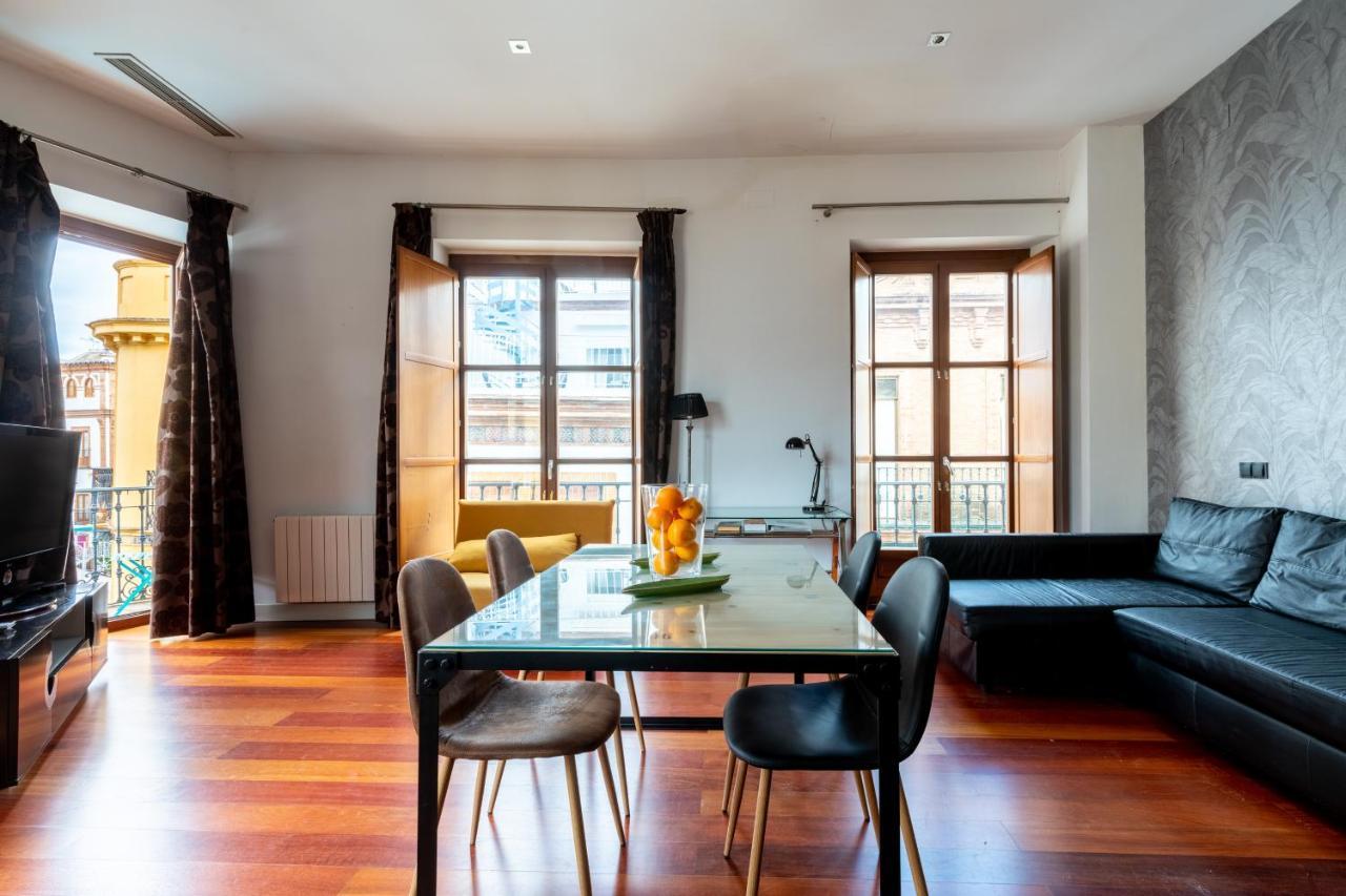 Cathedral Apartment, Upper Floor Apartment Севиля Екстериор снимка