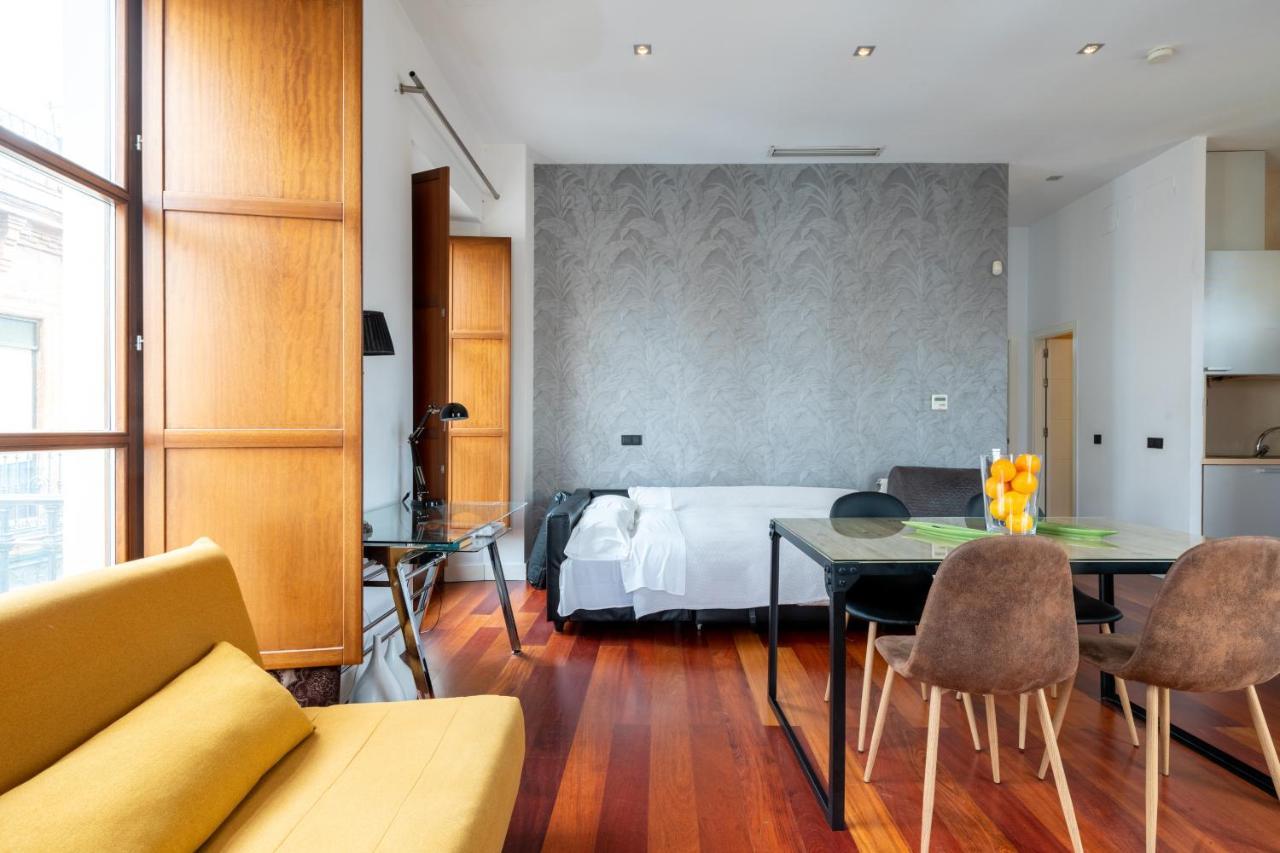 Cathedral Apartment, Upper Floor Apartment Севиля Екстериор снимка