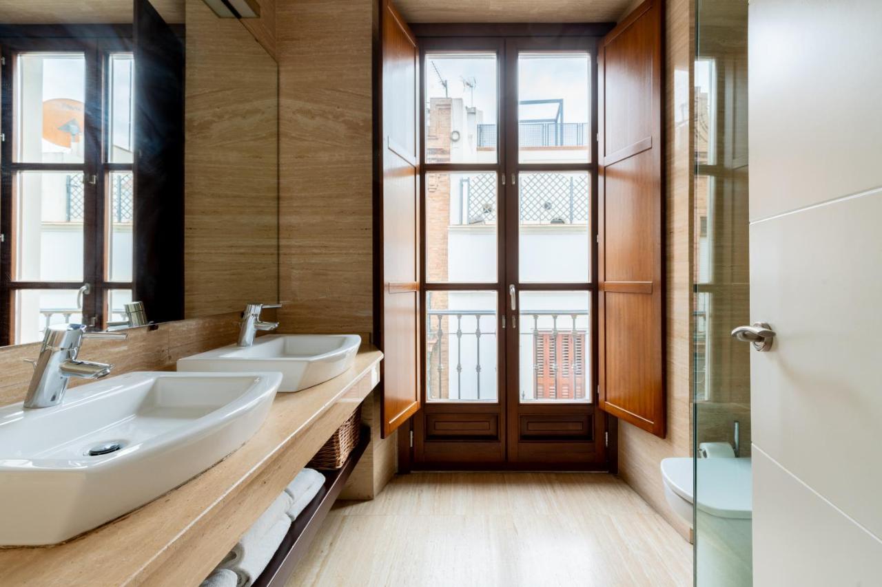 Cathedral Apartment, Upper Floor Apartment Севиля Екстериор снимка