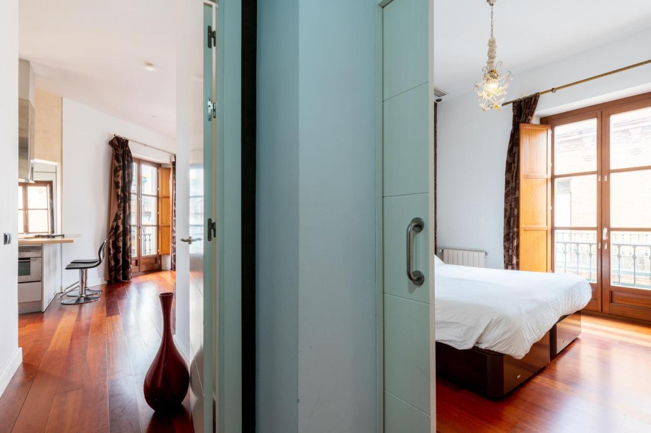 Cathedral Apartment, Upper Floor Apartment Севиля Екстериор снимка