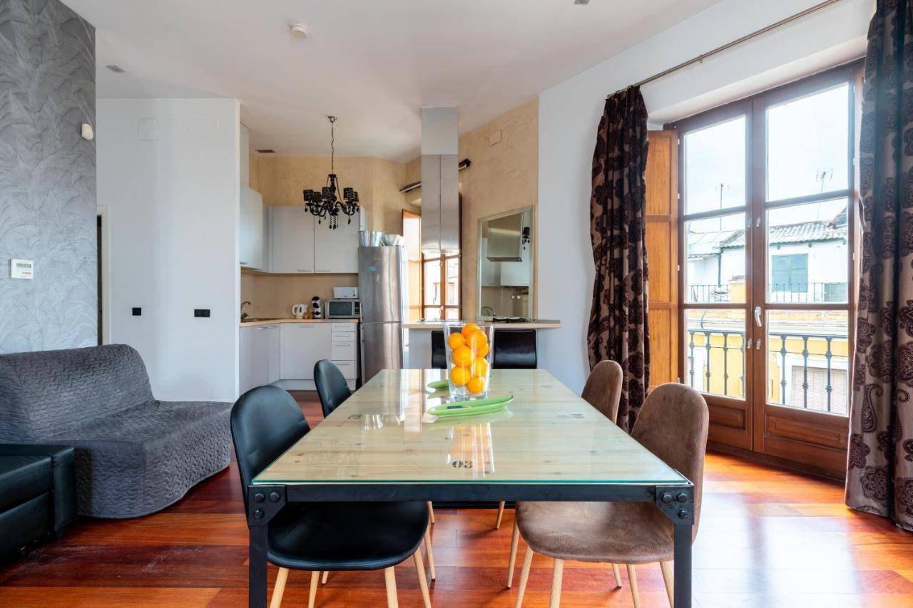 Cathedral Apartment, Upper Floor Apartment Севиля Екстериор снимка