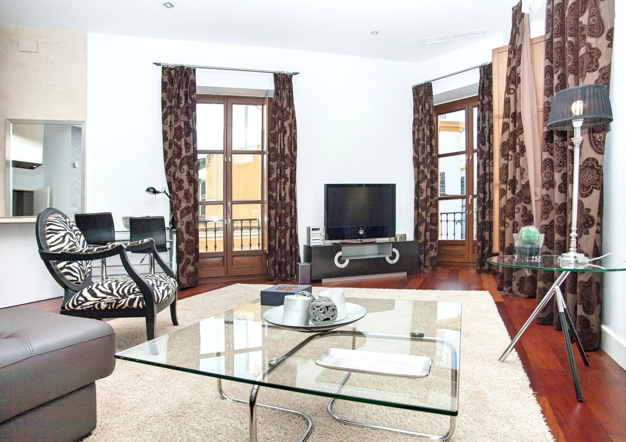 Cathedral Apartment, Upper Floor Apartment Севиля Екстериор снимка