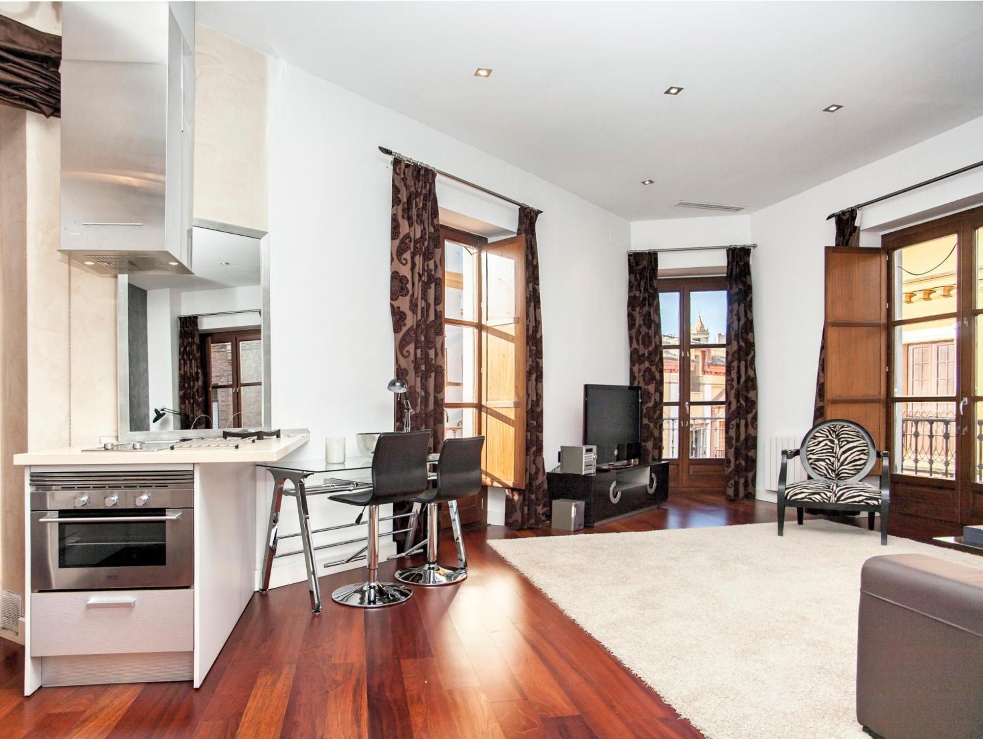 Cathedral Apartment, Upper Floor Apartment Севиля Екстериор снимка