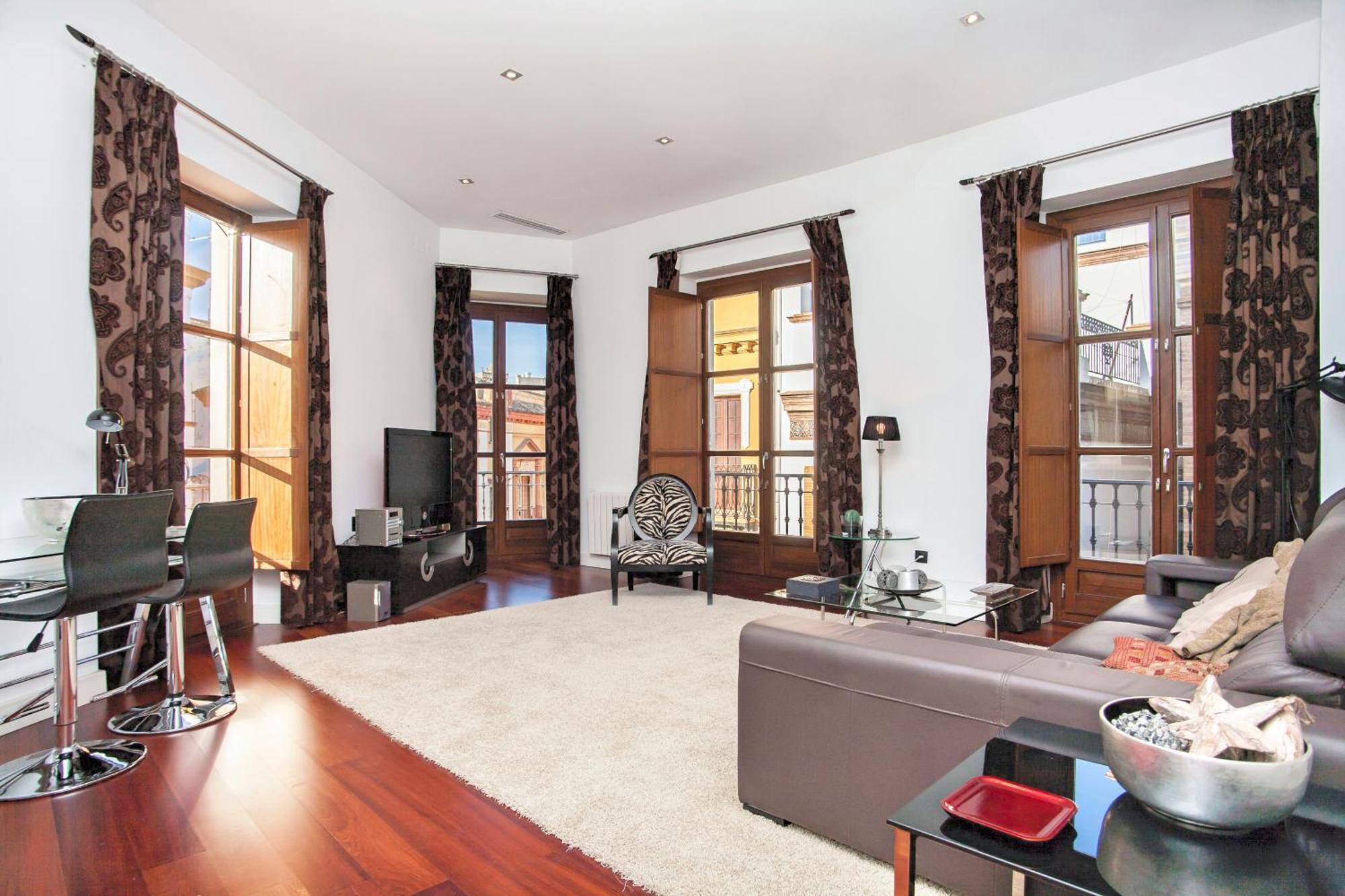 Cathedral Apartment, Upper Floor Apartment Севиля Екстериор снимка